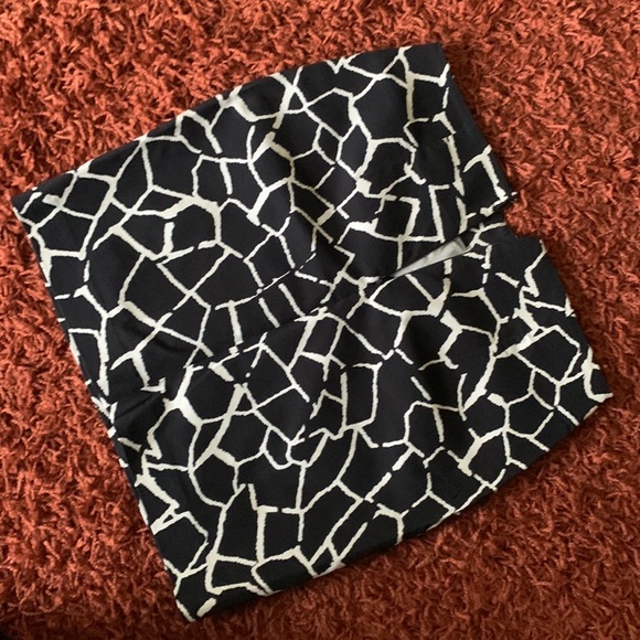 Super chic navy-indigo mini-skirt with white patterns! - Picture 2 of 6